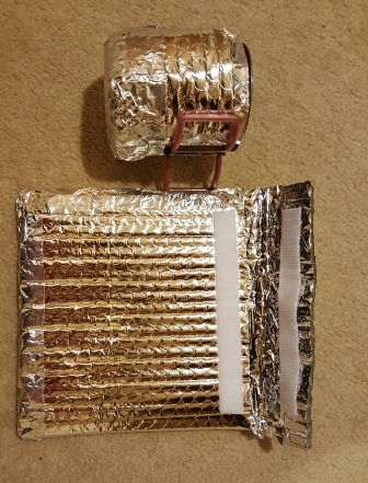 보온 컵과 봉투.jpg